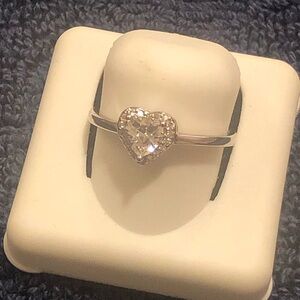 925 Sterling Silver Heart-shaped Ring CZ Gemstones